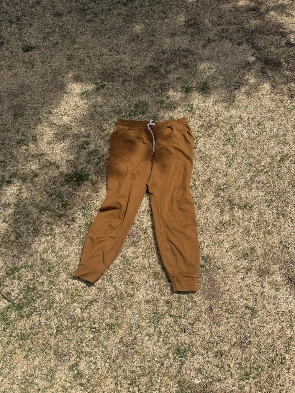 Vuori Men's Tan/Brown Drawstring Joggers